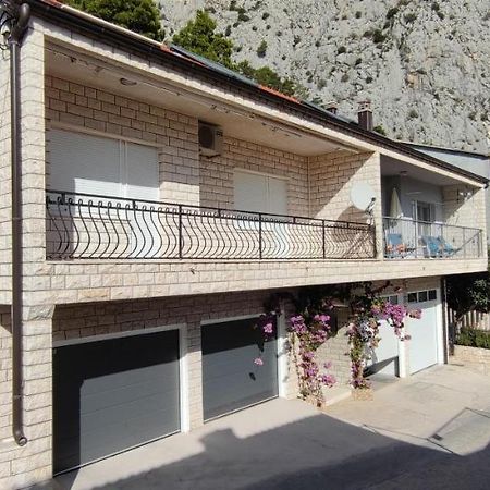 Apartment Adrian Omiš Екстериор снимка