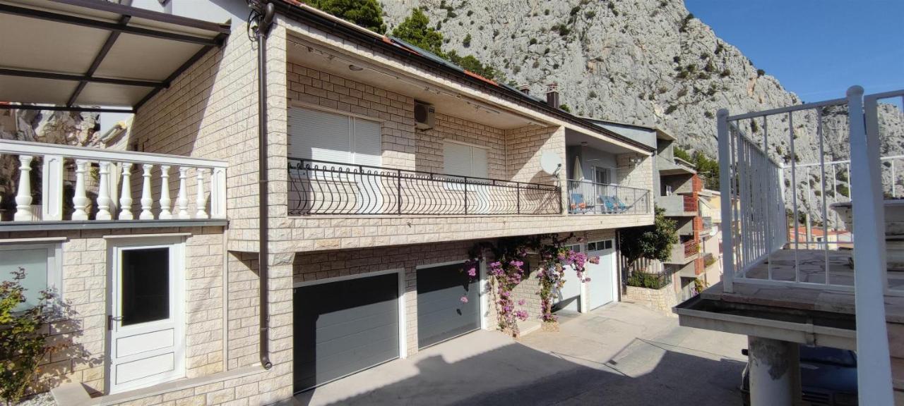 Apartment Adrian Omiš Екстериор снимка