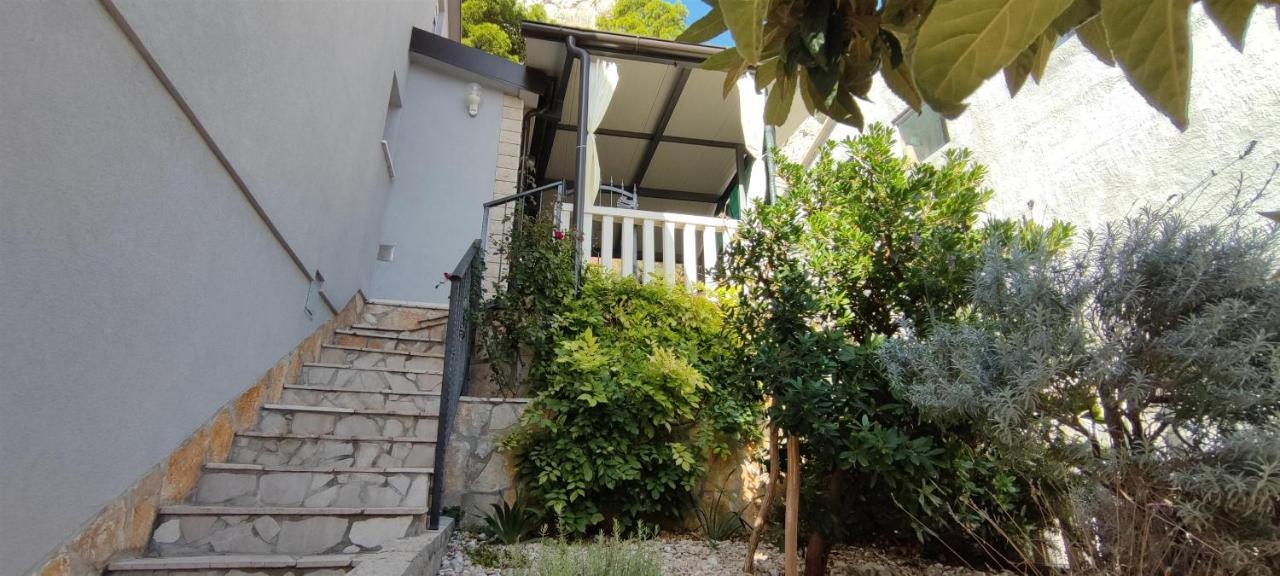 Apartment Adrian Omiš Екстериор снимка