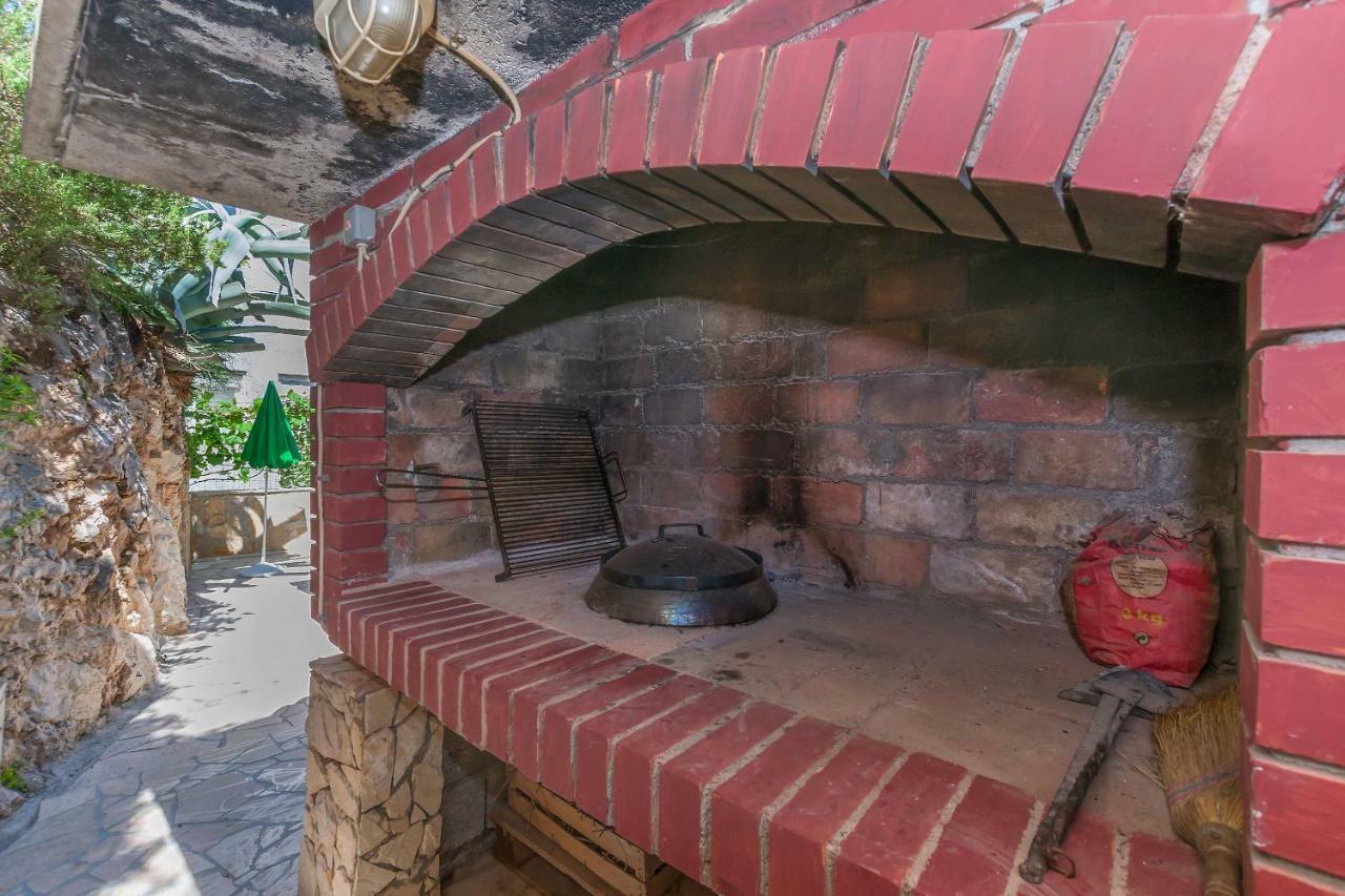 Apartment Adrian Omiš Екстериор снимка