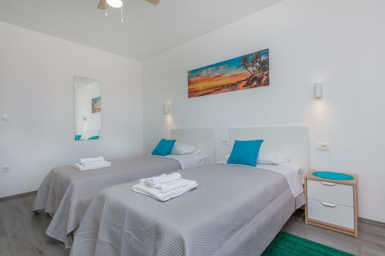Apartment Adrian Omiš Екстериор снимка