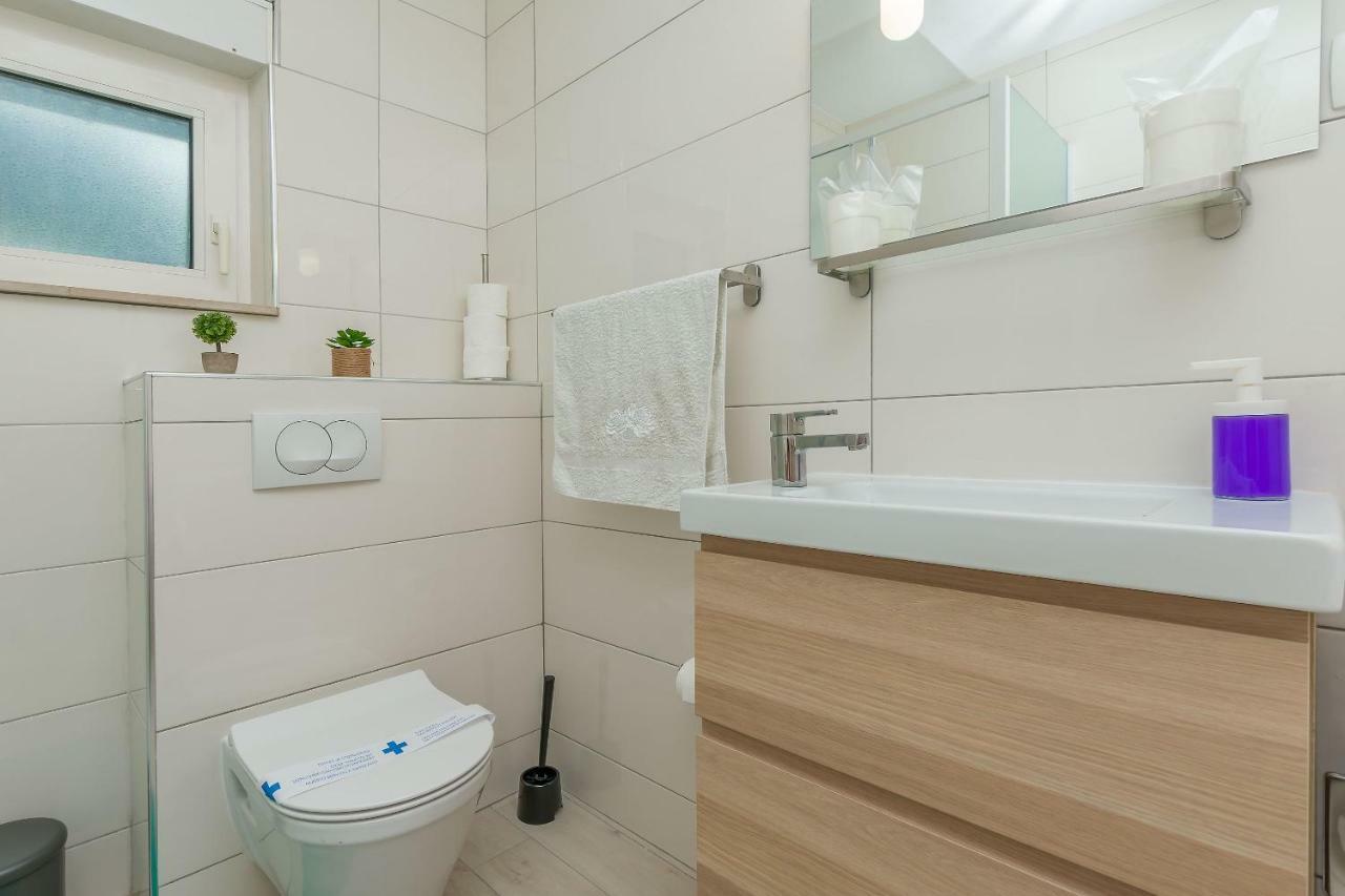 Apartment Adrian Omiš Екстериор снимка