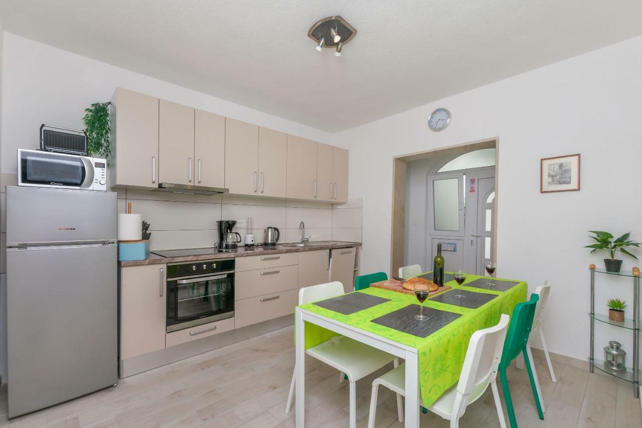 Apartment Adrian Omiš Екстериор снимка