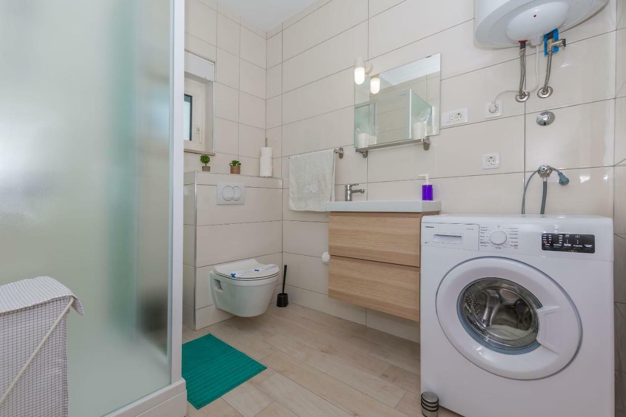 Apartment Adrian Omiš Екстериор снимка