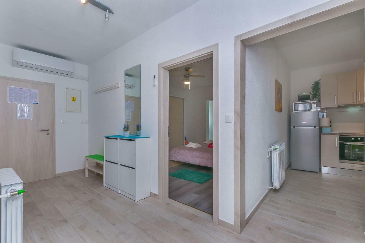 Apartment Adrian Omiš Екстериор снимка